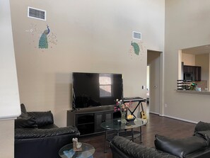 Interior - Nice and comfortable home , close to down town , Tesla ,Dell , Samsung and Amzon (Pflugerville)