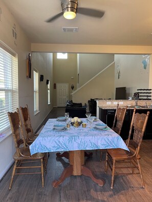 Dining - Nice and comfortable home , close to down town , Tesla ,Dell , Samsung and Amzon (Pflugerville)