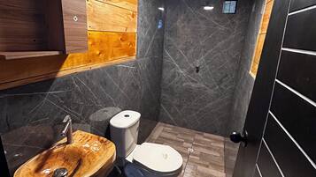 Whirlpool, Handtücher, Seife, Toilettenpapier