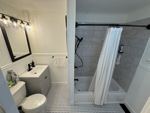 Hair dryer, towels, soap, toilet paper - The Sago Palm House (Thomasville)
