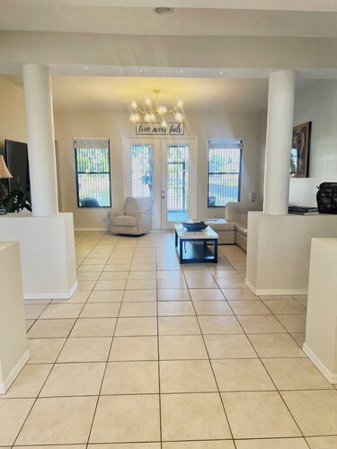 Spacious Waterfront 4BD/3BA in CC w/JAZCUZZI