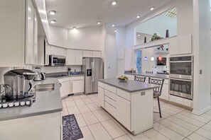Fridge, microwave, oven, stovetop - Pet-Friendly Dover Retreat w/ Yard & Pool Table! (Dover)