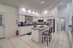 Fridge, microwave, oven, stovetop - Pet-Friendly Dover Retreat w/ Yard & Pool Table! (Dover)