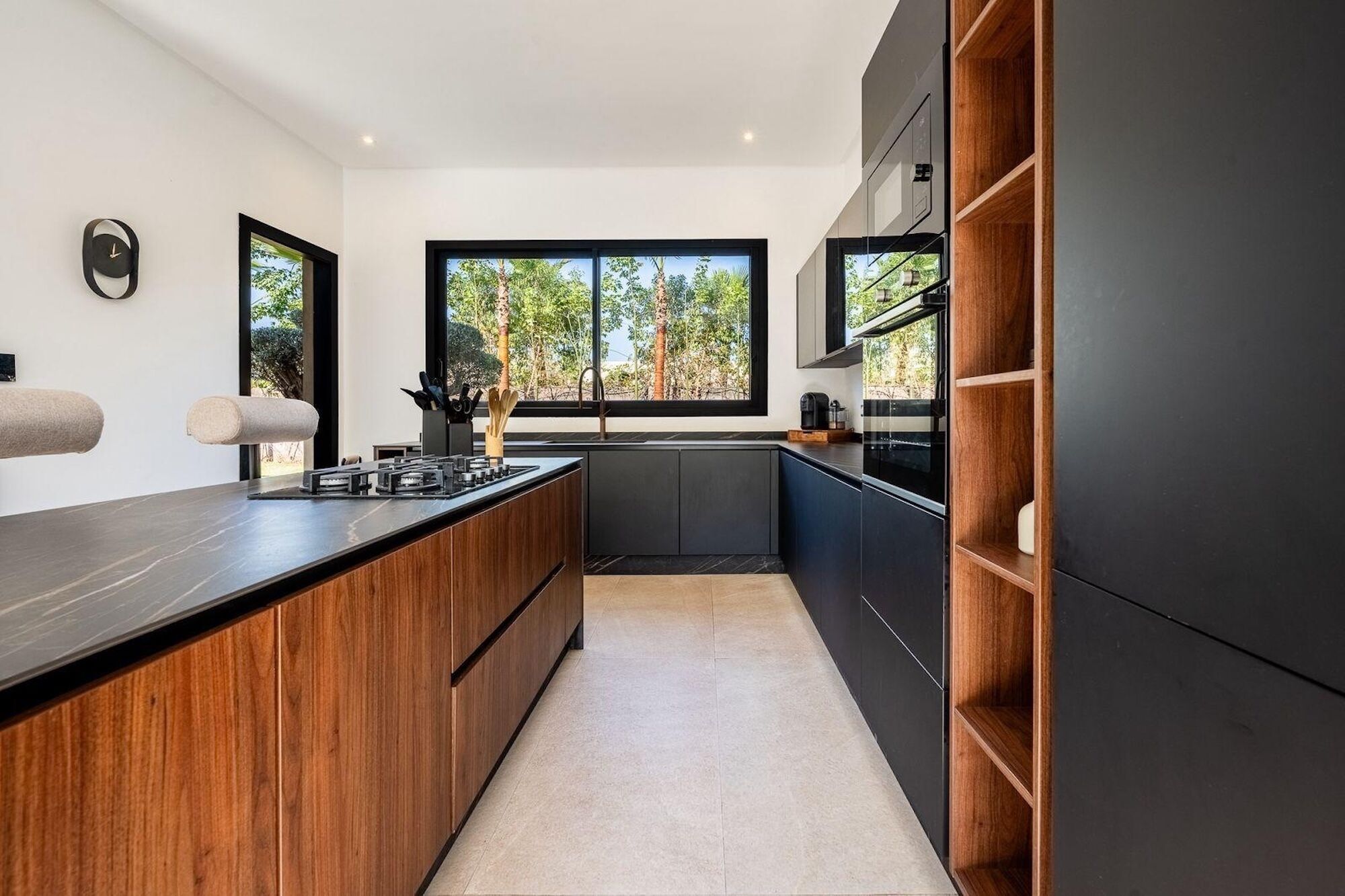 Frigorífic, microones, forn i placa de cuina 