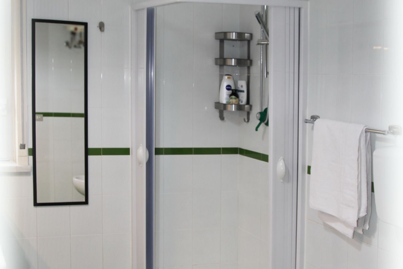 Ducha, bañera de hidromasaje, artículos de tocador ecológicos
