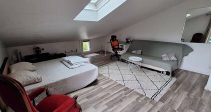 o\tSelf-contained studio in house 3 km from Annecy town center,