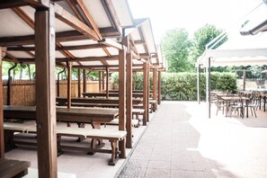 Outdoor dining - St. Michael Camping Village Mobilehome Piviere for 5 persons (Tirrenia)
