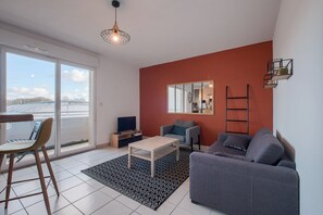 TV - La Grange - Proche Centre & Parking (Laval)