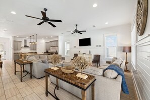 Smart TV, video games, books, computer monitors - Pelican Perch (Seagrove Beach)