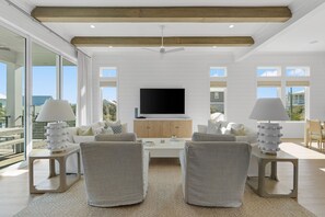 Smart TV, books, stereo - Anchors Aweigh (Seacrest)