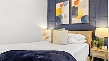 2 Schlafzimmer, Schreibtisch, Bügeleisen/Bügelbrett, Reisekinderbett