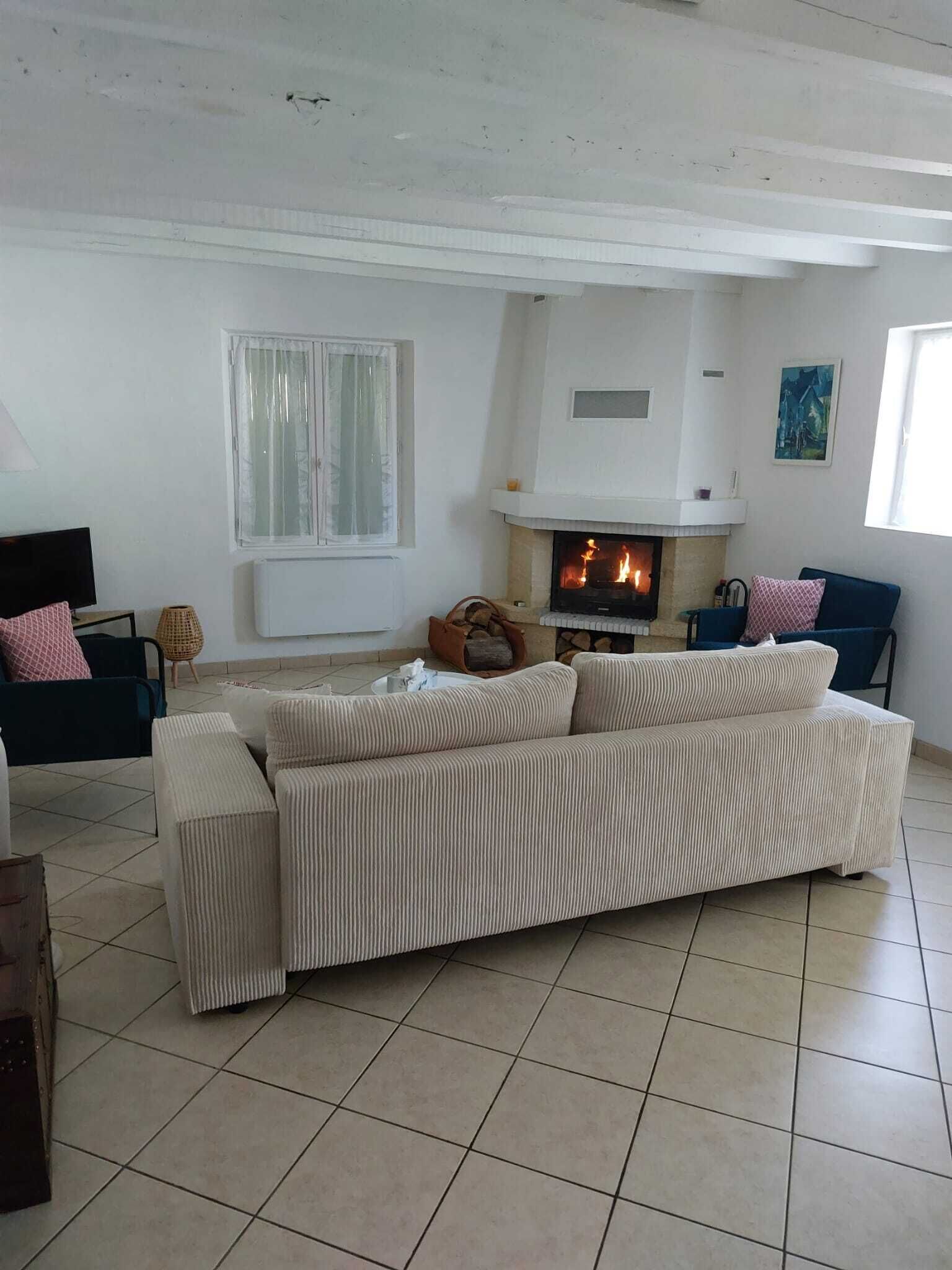 Smart-TV, peis og bøker