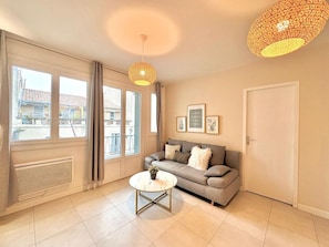 TV - Le Colbert - Balcony, 4 bedrooms, 4 bathrooms (Nîmes)
