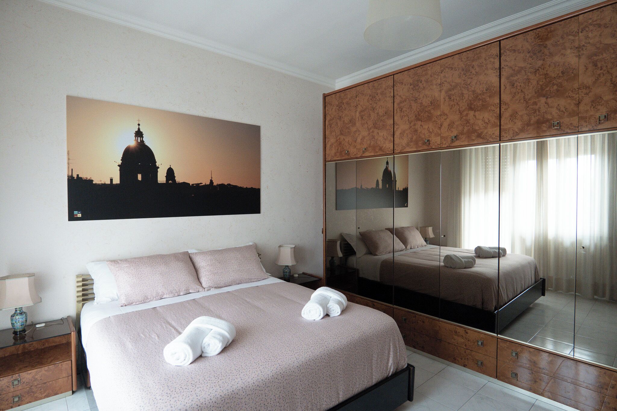 Bureau, fer et planche à repasser, lit parapluie, Wi-Fi gratuit