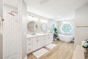 Hair dryer, towels - 300ft to Beach with Private Pool, LSV and Bikes | Dog Friendly (Santa Rosa Beach)