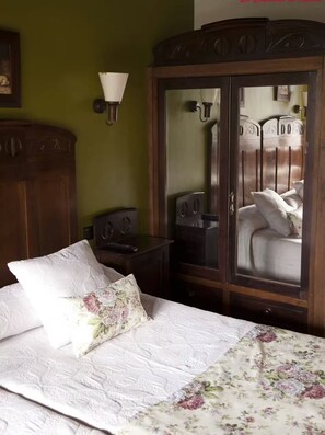 Iron/ironing board, internet - Cozy 1-bedroom farmhouse in serene Jomezana de Abajo with AC (Lena)