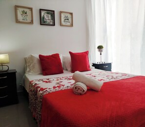 3 bedrooms, desk, iron/ironing board, WiFi