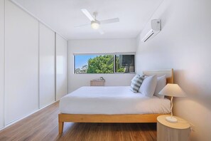 Iron/ironing board, WiFi, bed sheets - Bulimba Solace Poolside Living by Brisbane River (Bulimba)