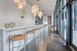 Bar (on property) - Cozy, modern 2-bedroom condo in the heart of downtown Miami -free valet parking. (Miami)
