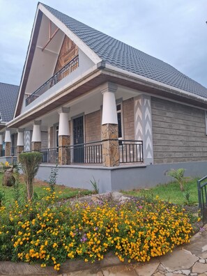 Cabin, 3 Bedrooms, Balcony, Lake View | Iron/ironing board, free WiFi - Mishen Azure (Naivasha)