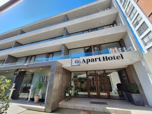 Exterior detail - Castellon 176 Apart Hotel (Concepción)