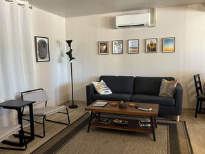 Smart TV, books - Centrally located Tucson home, renovated 2 bedroom/1 bath home. (Tucson)
