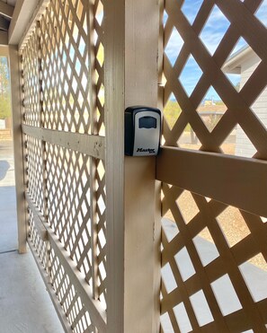 Property grounds - Centrally located Tucson home, renovated 2 bedroom/1 bath home. (Tucson)