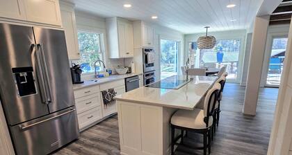 Luxury Lake Burton Stay in Charming Clayton, GA! Pet friendly!