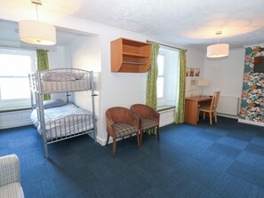 1 chambre, décoration personnalisée, ameublement personnalisé