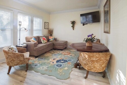 Mariposa Coral Home for 4