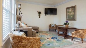 A cozy living room with a sofa, two armchairs, a coffee table, and a patterned rug. - Mariposa Coral Home for 4 (Kerrville)