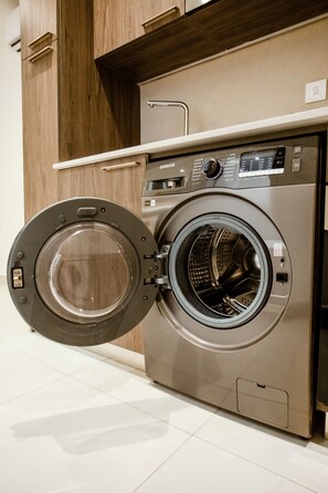 Interior - Exclusive New Executive Studio Apartment at The Bantree (Accra)