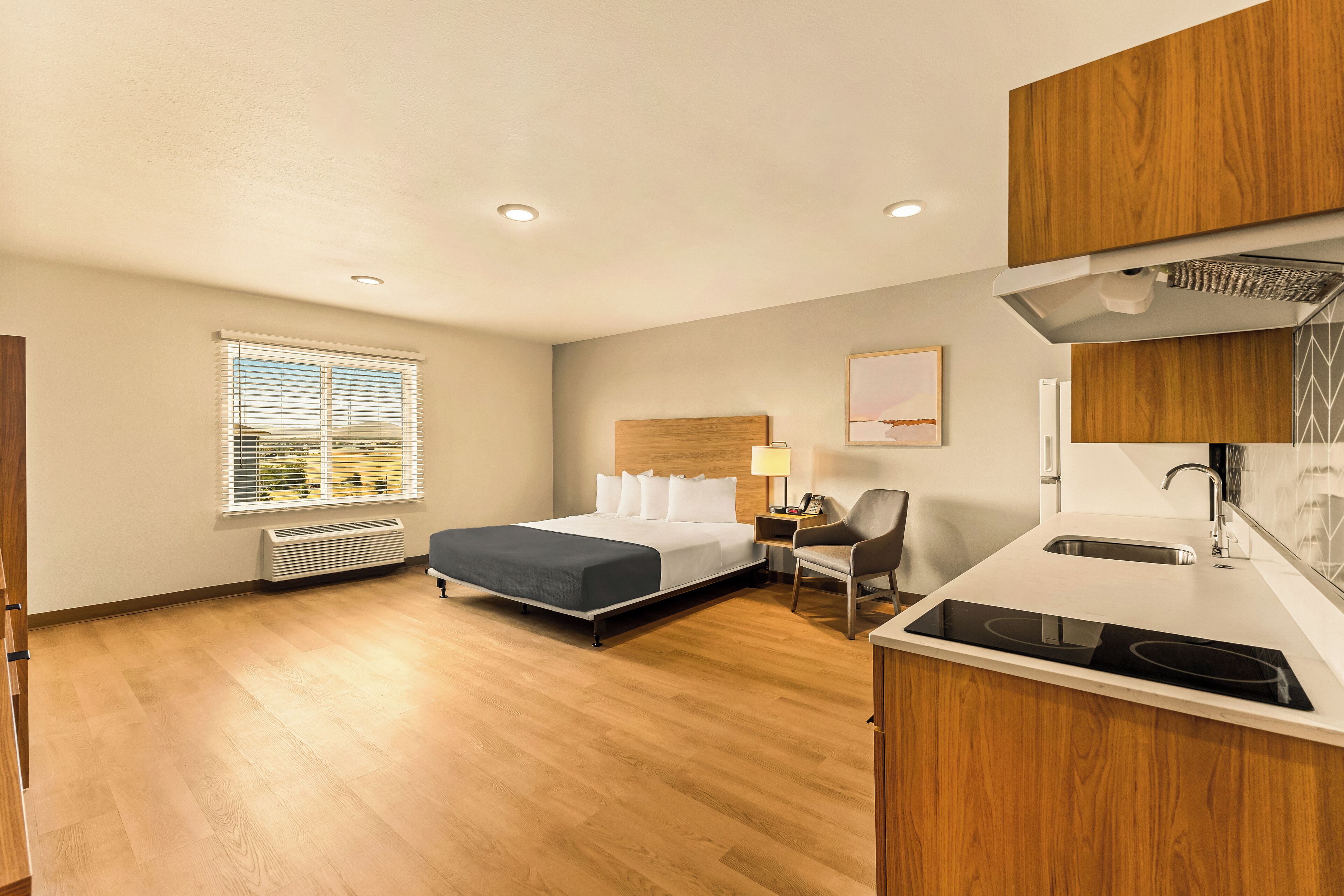 Espacio para trabajar con laptop y wifi gratis 