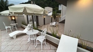 Outdoor pool - Juquehy Studios (São Sebastião)