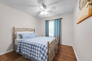Iron/ironing board, internet, bed sheets