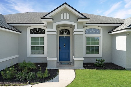 Exterior detail. Soothing 3-bedroom house Central in charming Jacksonville