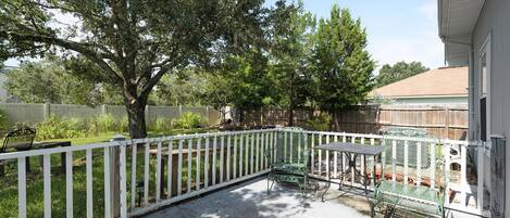 屋外ダイニングエリア