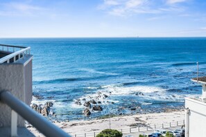 Property grounds - Sailaway Sea Point - Two Bedroom Apartment, Sleeps 4 (Cape Town)