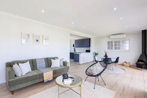 TV, fireplace - Winelands Getaway - Three Bedroom House, Sleeps 5 (Stellenbosch)