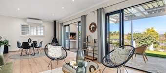 Winelands Getaway - Three Bedroom House, Sleeps 5
