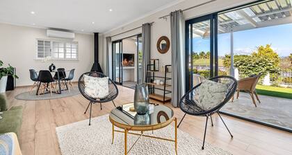 Winelands Getaway - Three Bedroom House, Sleeps 5