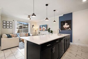 Interior - 4BR Themed /  Disney Area / Free StoreyLake Resort (Kissimmee)
