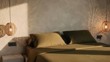 Premium bedding, down duvets, laptop workspace, free WiFi