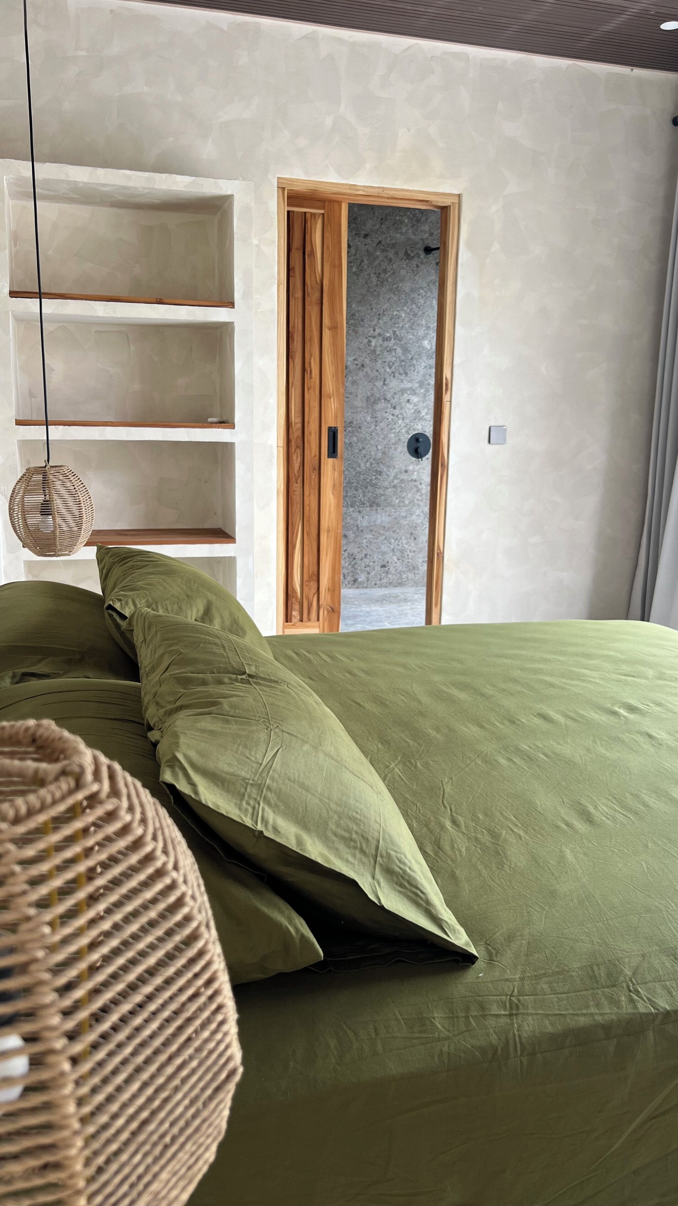 Luxe beddengoed, donzen dekbedden, een laptopwerkplek, gratis wifi