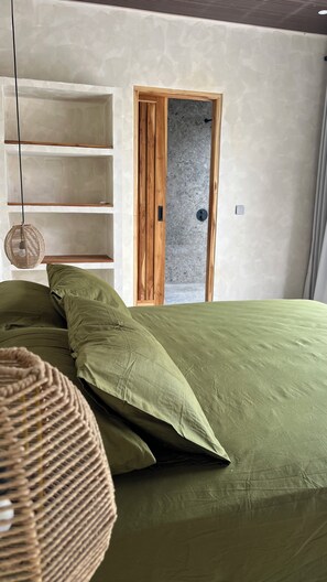 Premium bedding, down comforters, laptop workspace, free WiFi - Villa Canaria (Gili Trawangan)