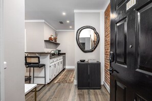 Interior - Music City Dreams - Parking Included (Nashville)