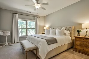 WiFi, bed sheets - 3-bedroom townhome in adorable Mableton. Close to all the charms of Atlanta. (Mableton)