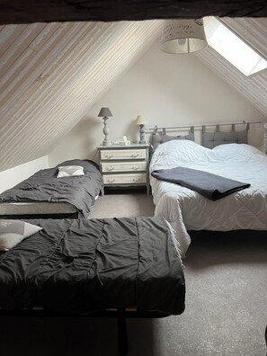 5 Schlafzimmer, Bügeleisen/Bügelbrett, Internetzugang, Bettwäsche