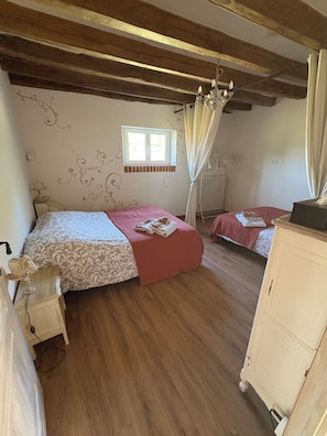 5 Schlafzimmer, Bügeleisen/Bügelbrett, Internetzugang, Bettwäsche