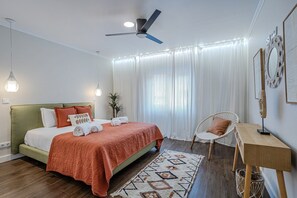 Iron/ironing board, Internet, bed sheets